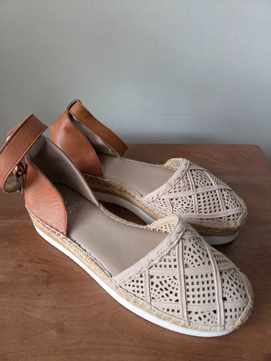 Vince Camuto Shoes - NEVER WORN VINCE CAMUTO BRAFINA GENUINE LEATHER UPPER ESPADRILLE SANDALS SZ 9M